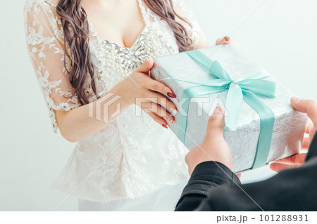 パパ活する女性　Compensated dating 101288931