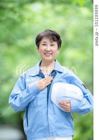作業服の女性 パークレンジャー 作業服の女性 パークレンジャー 101289899