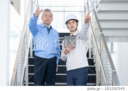 作業服の男性　不動産　デベロッパー 101292543