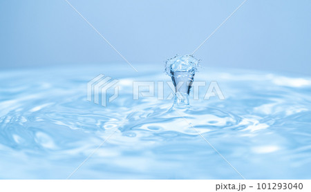 水しぶきのアクションショット 水しぶきのアクションショット 101293040