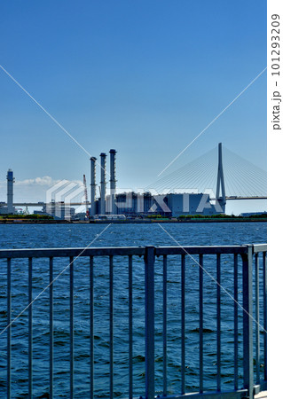 横浜市 鶴見線  海芝浦駅から見た工場地帯の風景 東京ガス 101293209