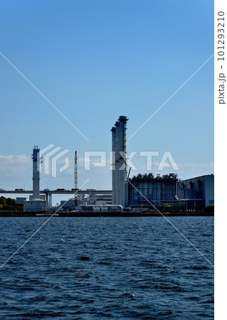 横浜市 鶴見線 海芝浦駅から見た工場地帯の風景 東京ガス 横浜市 鶴見線 海芝浦駅から見た工場地帯の風景 東京ガス 101293210