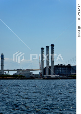 横浜市 鶴見線  海芝浦駅から見た工場地帯の風景 東京ガス 101293237