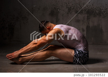 Athlete bodybuilder trains in the studio in the rain. 101293522