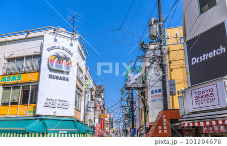 日本の東京都市景観 東急電鉄 学芸大学駅前の東口商店街などを望む 日本の東京都市景観 東急電鉄 学芸大学駅前の東口商店街などを望む 101294676