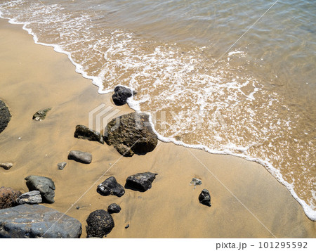 穏やかな海岸。 穏やかな海岸。 101295592