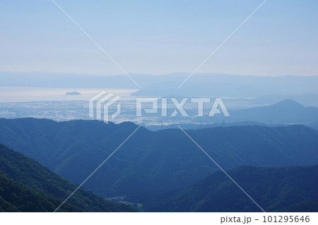 滋賀県米原市　伊吹山から湖北方面を望む 101295646