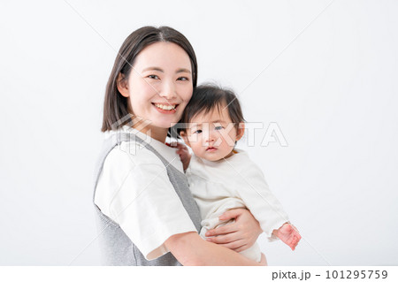 赤ちゃん ママ 抱っこ 育児 赤ちゃん ママ 抱っこ 育児 101295759