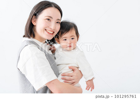 赤ちゃん ママ 抱っこ 育児 赤ちゃん ママ 抱っこ 育児 101295761