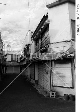 路地裏の商店街 路地裏の商店街 101296169