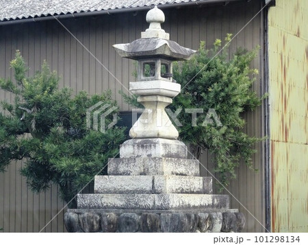 神社の常夜灯 神社の常夜灯 101298134