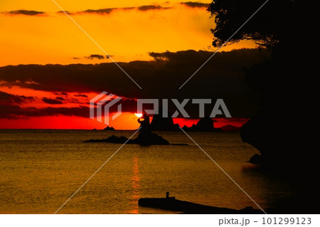 茜の海に沈む夕日 茜の海に沈む夕日 101299123