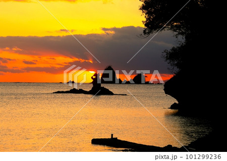 茜色に染まる海 101299236