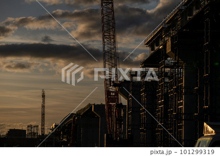 大阪府枚方市の新名神高速道路の建設現場 101299319