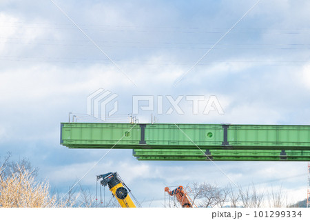 大阪府枚方市の新名神高速道路の建設現場 101299334