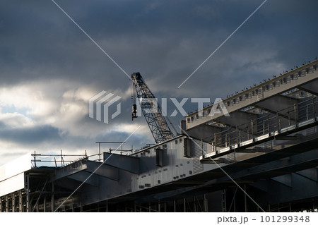 大阪府枚方市の新名神高速道路の建設現場 101299348