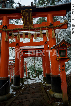 大阪府枚方市の新名神高速道路の建設現場 101299371