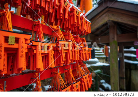 大阪府枚方市の新名神高速道路の建設現場 101299372