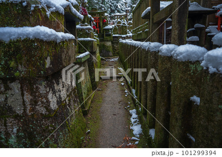 大阪府枚方市の新名神高速道路の建設現場 101299394