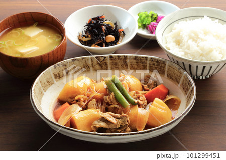 おいしそうな肉じゃが定食 101299451