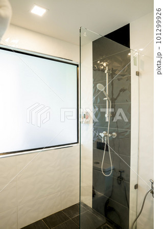 A minimalistic bathroom and shower 101299926