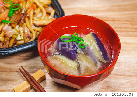 揚げ茄子の味噌汁と焼うどん 101301903