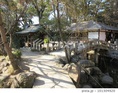 えびす宮総本社　西宮神社(西宮えびす神社)　開門神事福男で有名　市杵島神社と嘉永橋　兵庫県西宮市 101304920