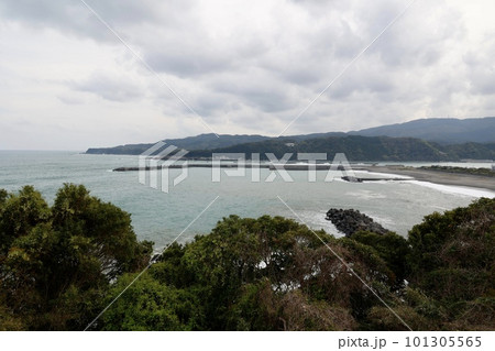 道崎展望台から見た太平洋 高知県四万十市下田 道崎展望台から見た太平洋 高知県四万十市下田 101305565