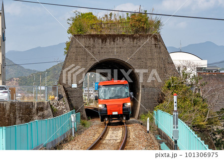 【阿佐海岸鉄道】線路を走るDMV【鉄道モード】 【阿佐海岸鉄道】線路を走るDMV【鉄道モード】 101306975