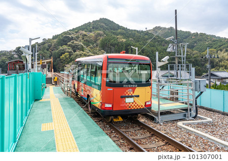【阿佐海岸鉄道】鉄道モードのDMV 101307001