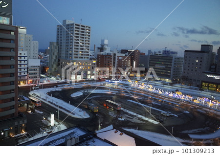 函館駅前の雪景色_夕景 函館駅前の雪景色_夕景 101309213