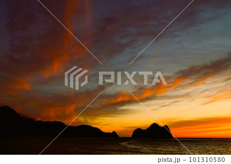 美しい海岸の夕焼け 美しい海岸の夕焼け 101310580
