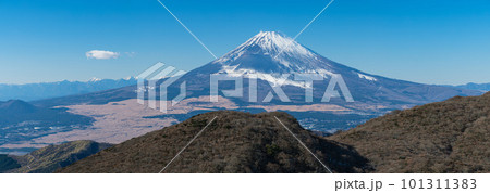 日本 神奈川県足柄下郡箱根町の駒ヶ岳山頂から見える富士山 日本 神奈川県足柄下郡箱根町の駒ヶ岳山頂から見える富士山 101311383