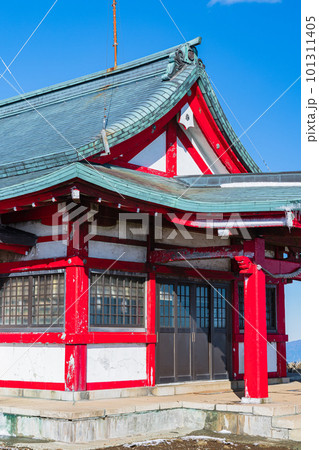 日本 神奈川県足柄下郡箱根町の駒ヶ岳山頂にある箱根元宮 日本 神奈川県足柄下郡箱根町の駒ヶ岳山頂にある箱根元宮 101311405