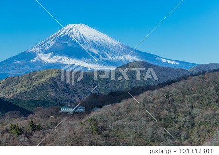 日本　神奈川県足柄下郡箱根町の駒ヶ岳ロープウェイから見える富士山 101312301