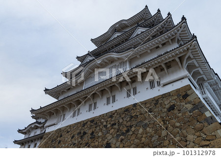 日本　兵庫県姫路市にある姫路城の備前丸跡から見える大天守 101312978