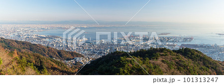 日本 兵庫県神戸市の六甲山天覧台から眺める神戸市街と大阪湾と六甲アイランド 日本 兵庫県神戸市の六甲山天覧台から眺める神戸市街と大阪湾と六甲アイランド 101313247