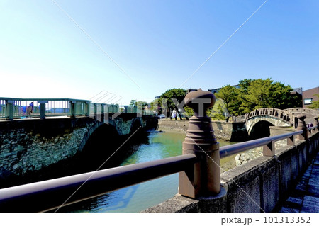 和歌浦、鹽竈(しおがま)神社側から不老橋とあしべ橋を見る風景 和歌山市 和歌浦、鹽竈(しおがま)神社側から不老橋とあしべ橋を見る風景 和歌山市 101313352