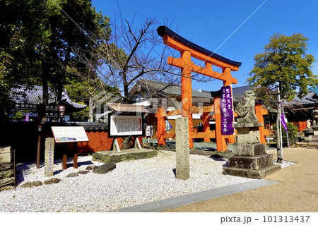 和歌浦、玉津島神社前の鳥居の風景 和歌山市 和歌浦、玉津島神社前の鳥居の風景 和歌山市 101313437