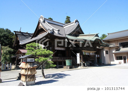 箭弓稲荷神社の拝殿とバット絵馬 箭弓稲荷神社の拝殿とバット絵馬 101313744
