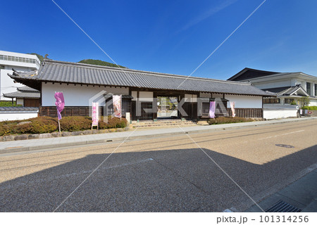 柏原藩陣屋跡 長屋門(兵庫県丹波市) 柏原藩陣屋跡 長屋門(兵庫県丹波市) 101314256