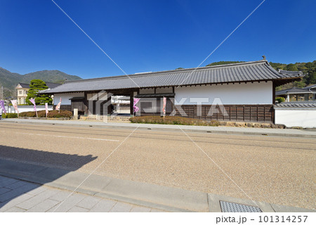 柏原藩陣屋跡 長屋門(兵庫県丹波市) 柏原藩陣屋跡 長屋門(兵庫県丹波市) 101314257