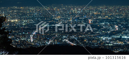 日本 兵庫県神戸市の六甲山天覧台から眺める大阪市街地の夜景 日本 兵庫県神戸市の六甲山天覧台から眺める大阪市街地の夜景 101315616