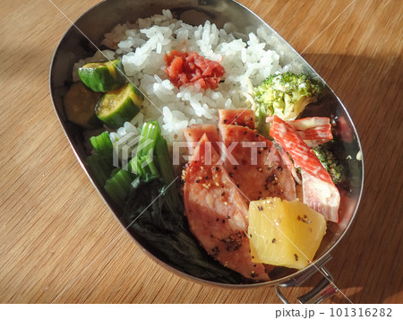 パイナップルとハムのステーキのお弁当 パイナップルとハムのステーキのお弁当 101316282