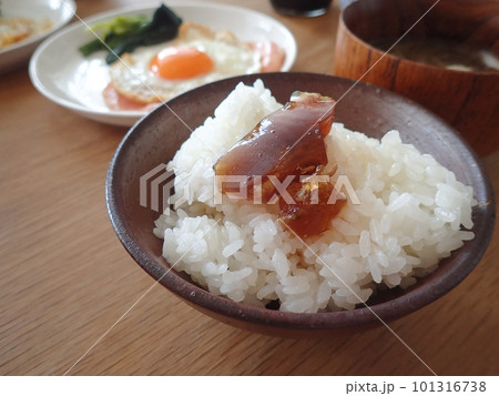マゴチの煮付けの煮こごりとハムエッグの食卓 マゴチの煮付けの煮こごりとハムエッグの食卓 101316738