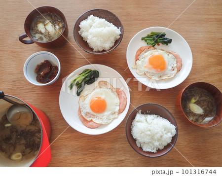 マゴチの煮付けの煮こごりと、ハムエッグの食卓 マゴチの煮付けの煮こごりと、ハムエッグの食卓 101316744