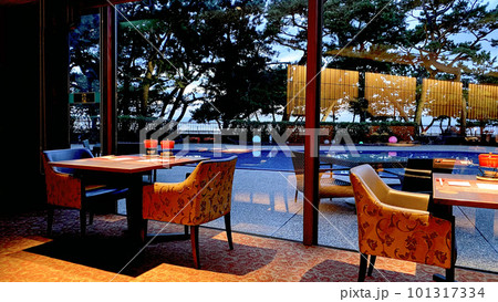 窓際のレストラン 101317334