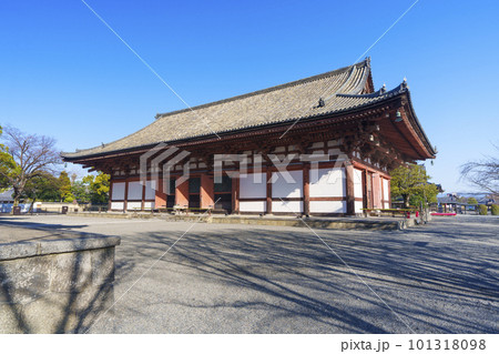 東寺　青空に映える講堂（京都府京都市南区） 101318098