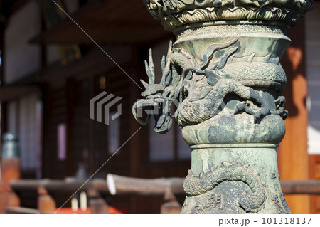 東寺　西院　大日堂　鋳物の灯篭 101318137