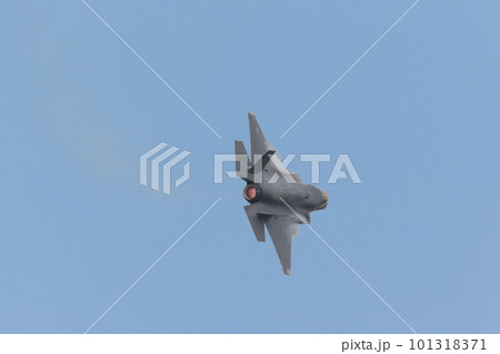 イギリス空軍F-35BライトニングⅡ旋回 101318371
